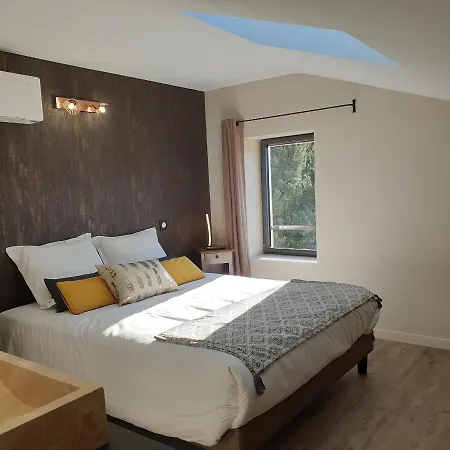 Mas De Reilhanette Bed & Breakfast
