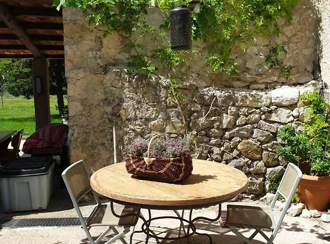 Bed & Breakfast Mas De Reilhanette *
