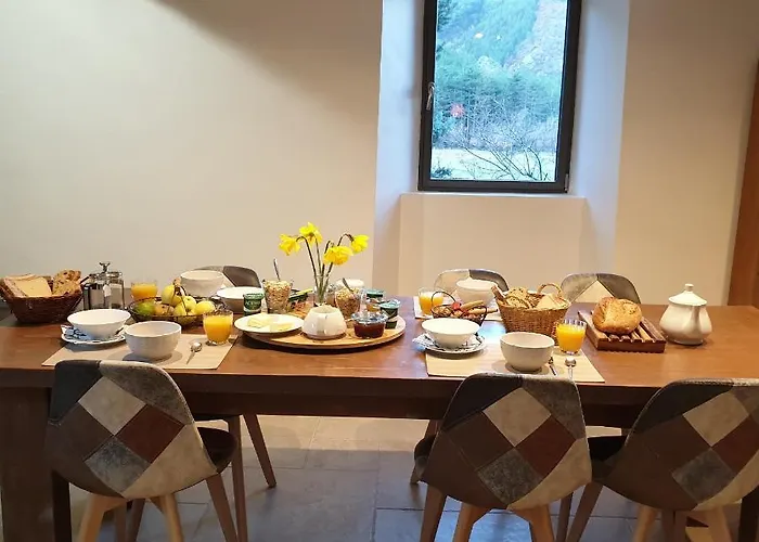 Mas De Reilhanette Bed & Breakfast *